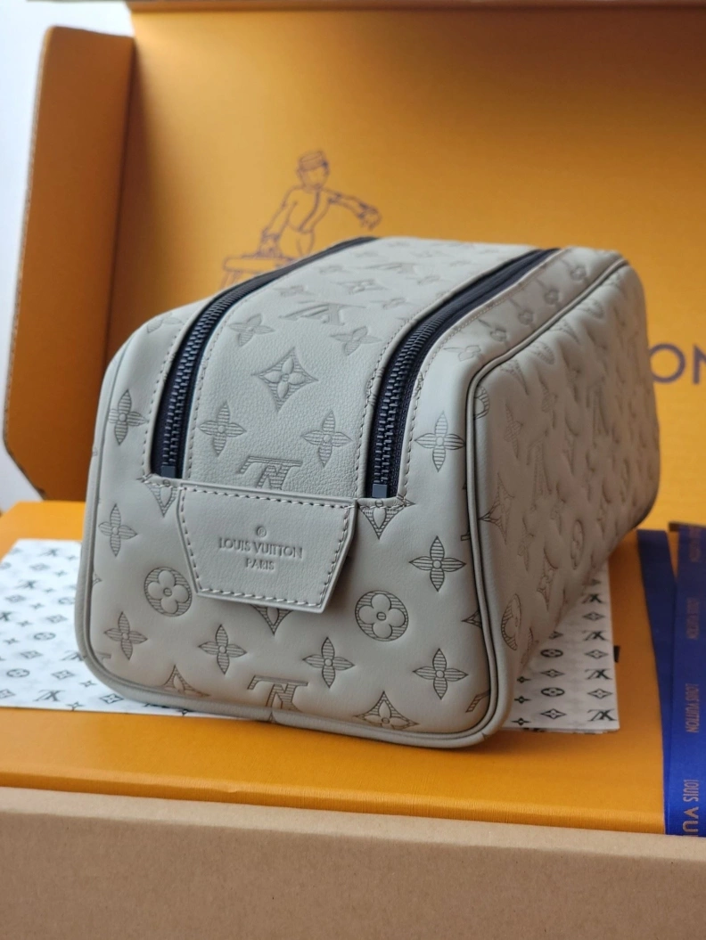 Comfortable LX Cosmetic Bags 7849