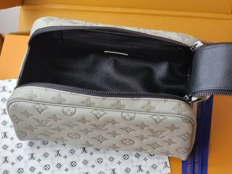 Comfortable LX Cosmetic Bags 7849