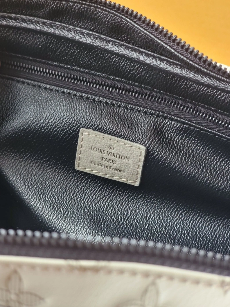 Comfortable LX Cosmetic Bags 7849