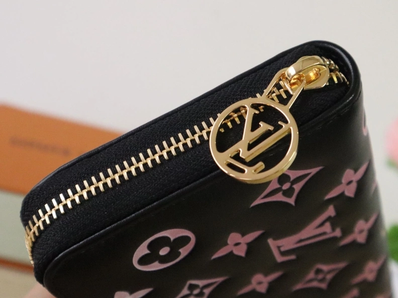 Trendsetting LX Wallets 7707