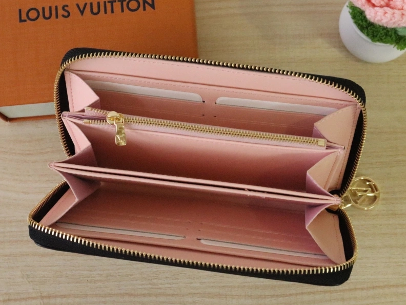 Trendsetting LX Wallets 7707