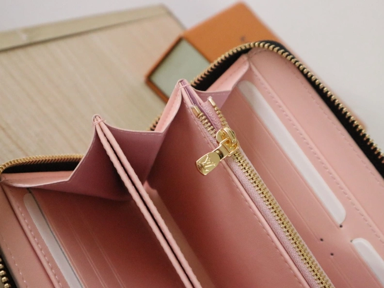 Trendsetting LX Wallets 7707