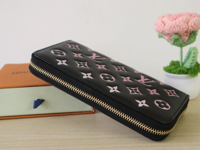Trendsetting LX Wallets 7707