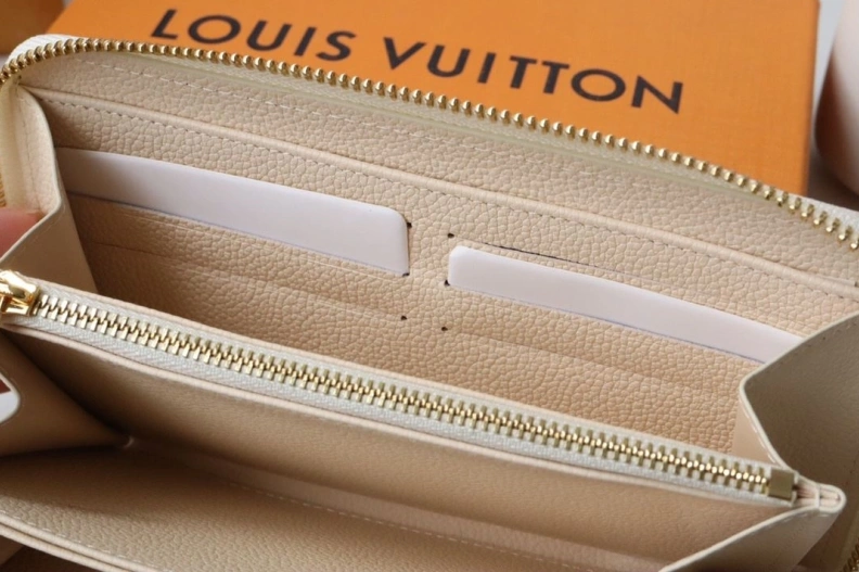 Comfortable LX Wallets 7704