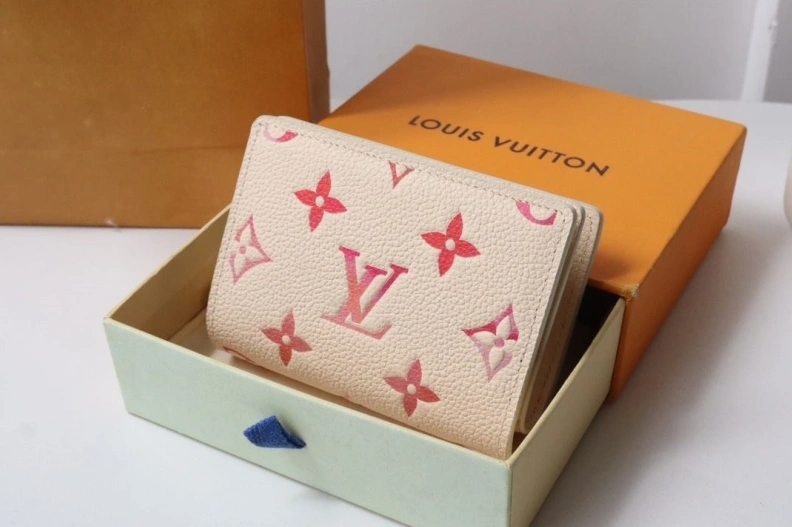 Versatile LX Wallets 7712