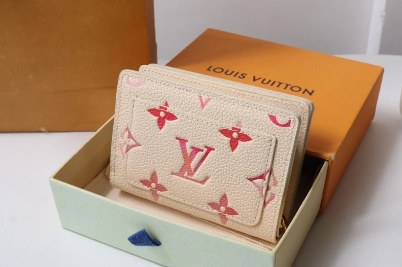 Versatile LX Wallets 7712