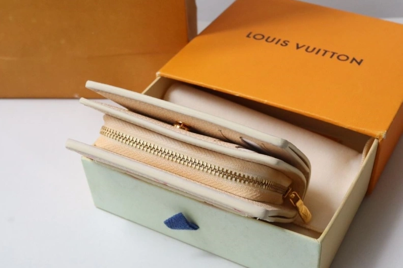 Versatile LX Wallets 7712