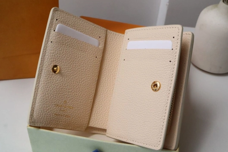 Versatile LX Wallets 7712