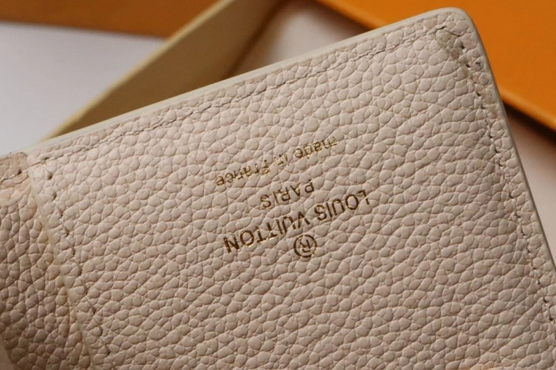 Versatile LX Wallets 7712