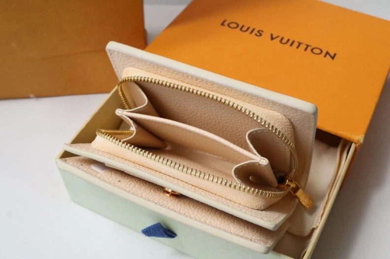 Versatile LX Wallets 7712