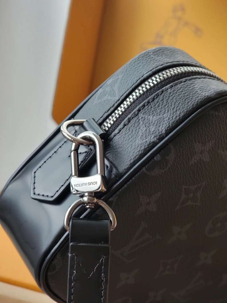 Trendsetting LX Clutch Bags 7880