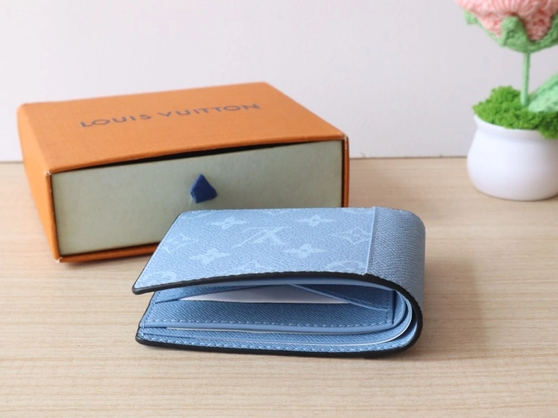 Trendsetting LX Wallets 7686