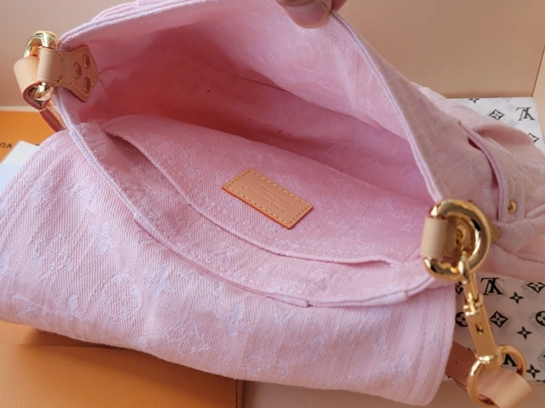 DailyWear LX Top Handle Bags 7826