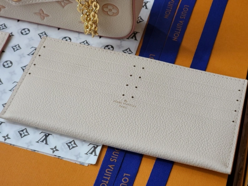 Cozy LX Wallets 7679