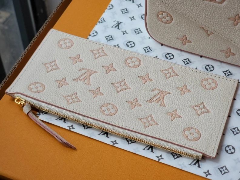 Cozy LX Wallets 7679