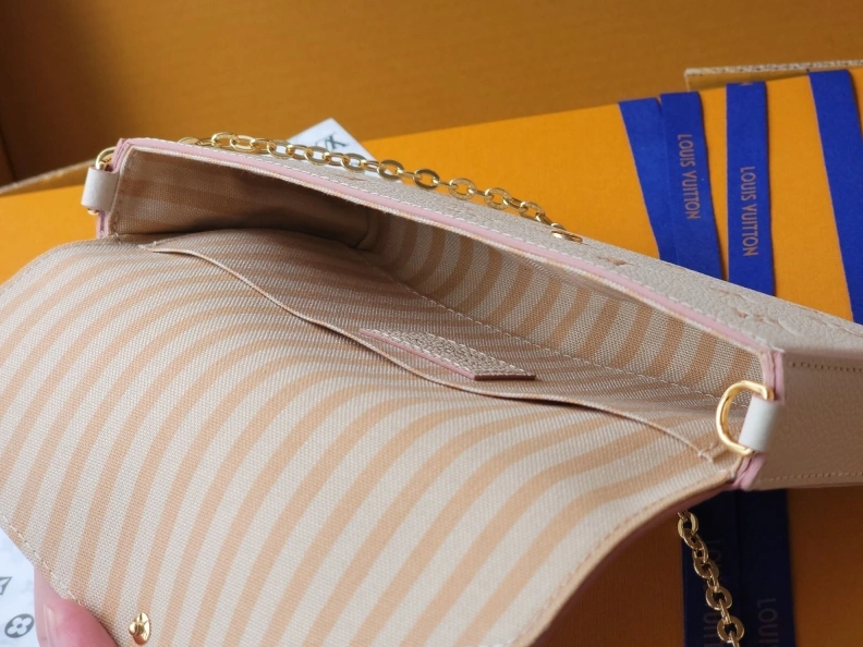 Cozy LX Wallets 7679