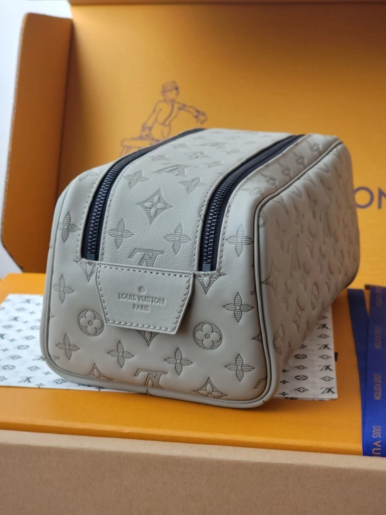 Minimalist LX Cosmetic Bags 7830