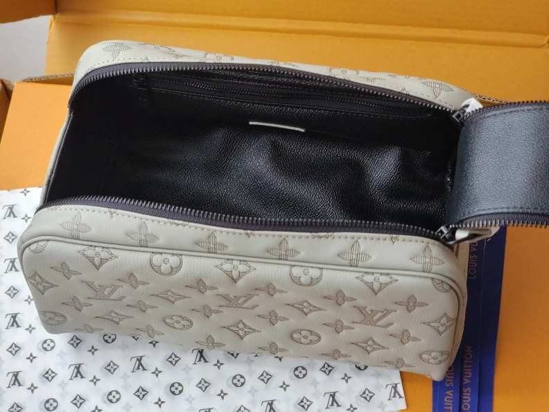 Minimalist LX Cosmetic Bags 7830
