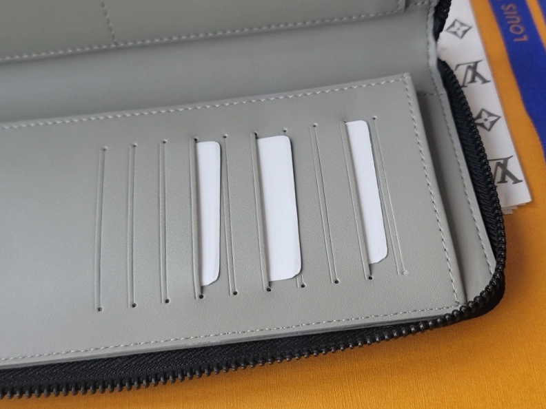 LX Wallets Sophisticated 7673
