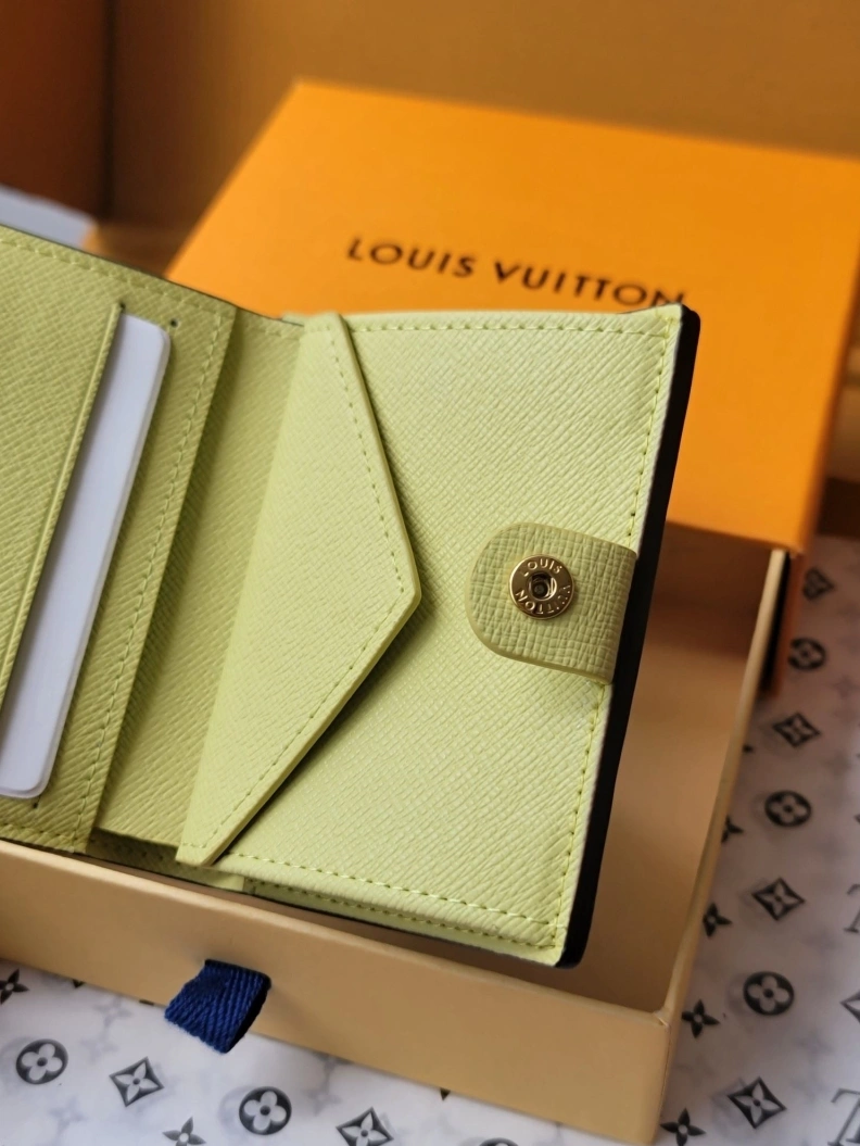 Affordable LX Wallets 7665