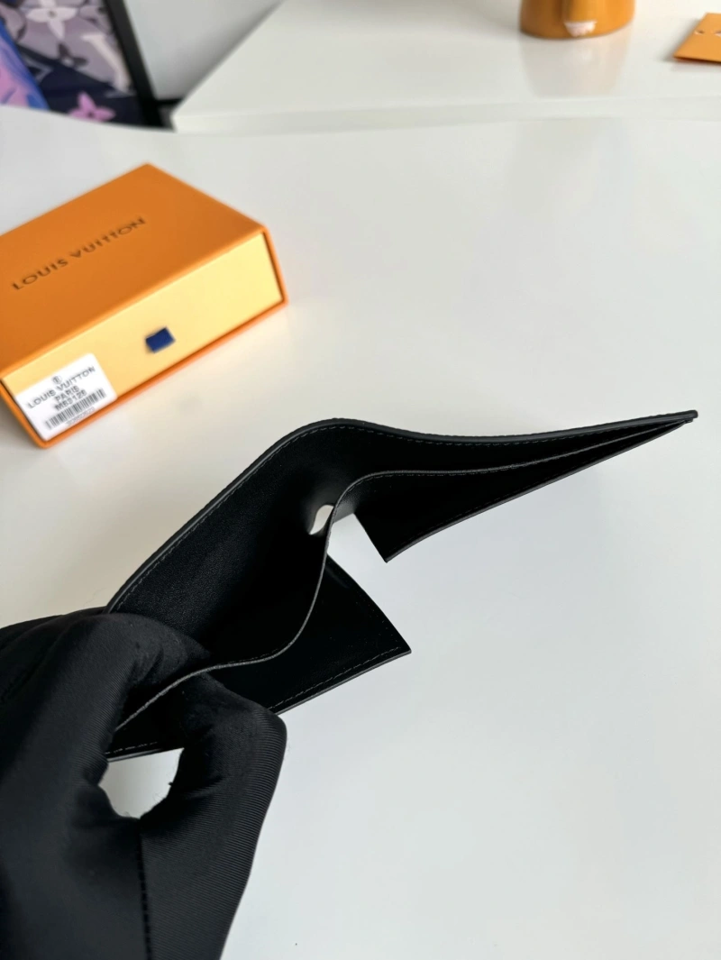 Resilient LX Wallets 18890