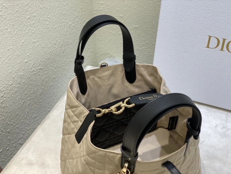 Comfortable Dxxr Shopping Bags 60876
