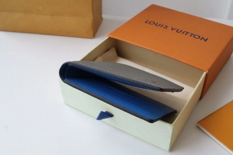 Sophisticated LX Wallets 17870