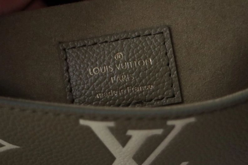 Sophisticated LX Wallets 17851