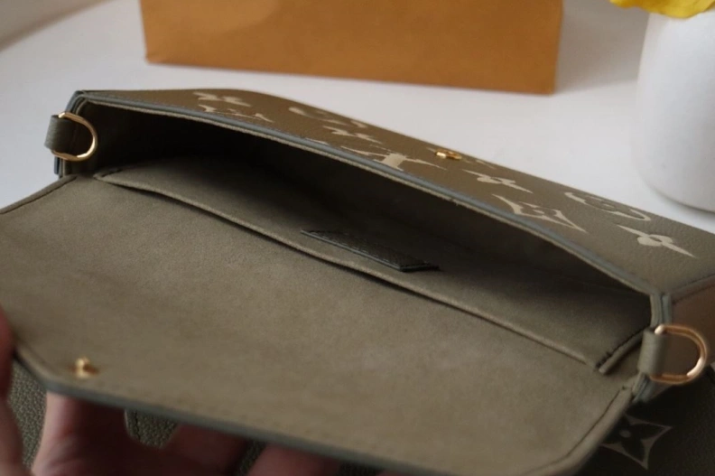 Sophisticated LX Wallets 17851