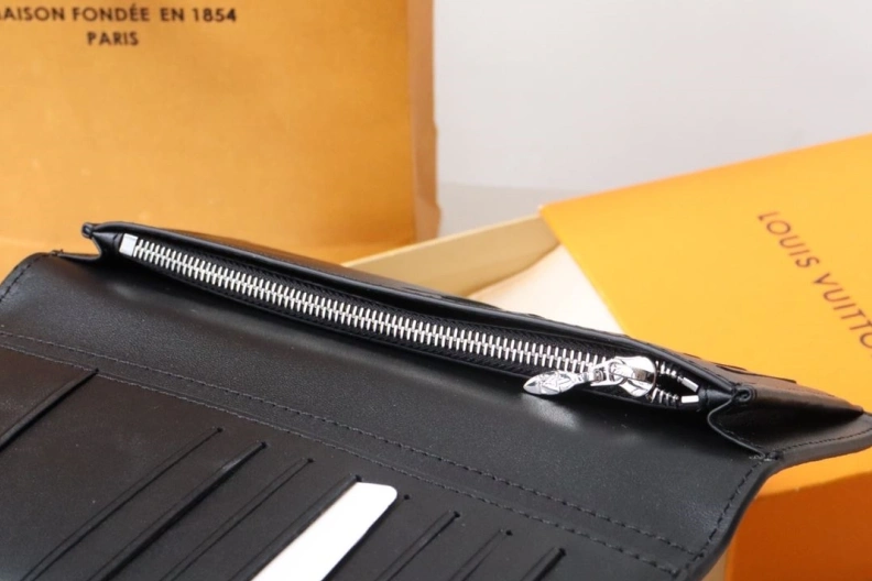 Modern LX Wallets 17856