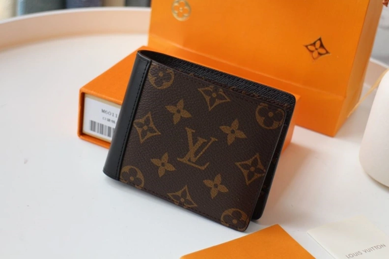 Versatile LX Wallets 17852