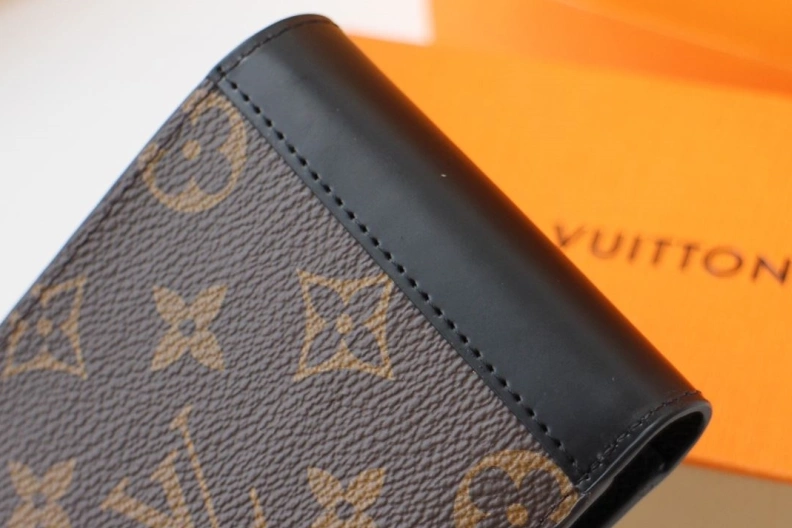 Versatile LX Wallets 17852