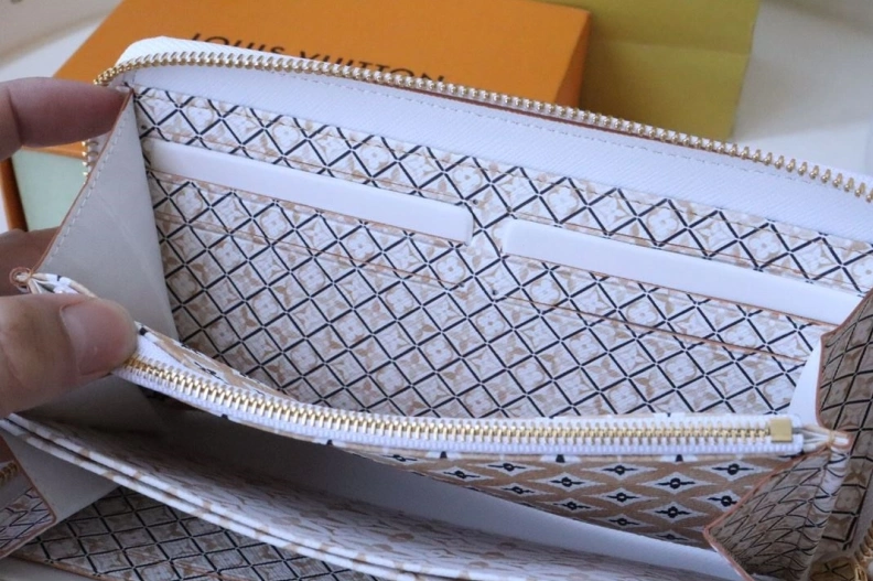 Breathable LX Wallets 17828