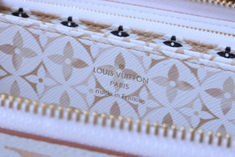 Breathable LX Wallets 17828