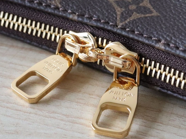LX Top Handle Bags Compact 17884