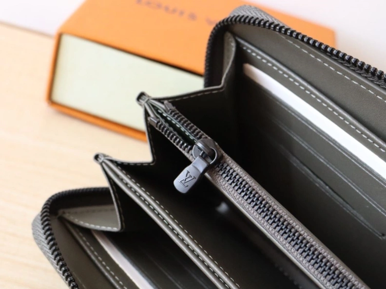 Modern LX Wallets 17826