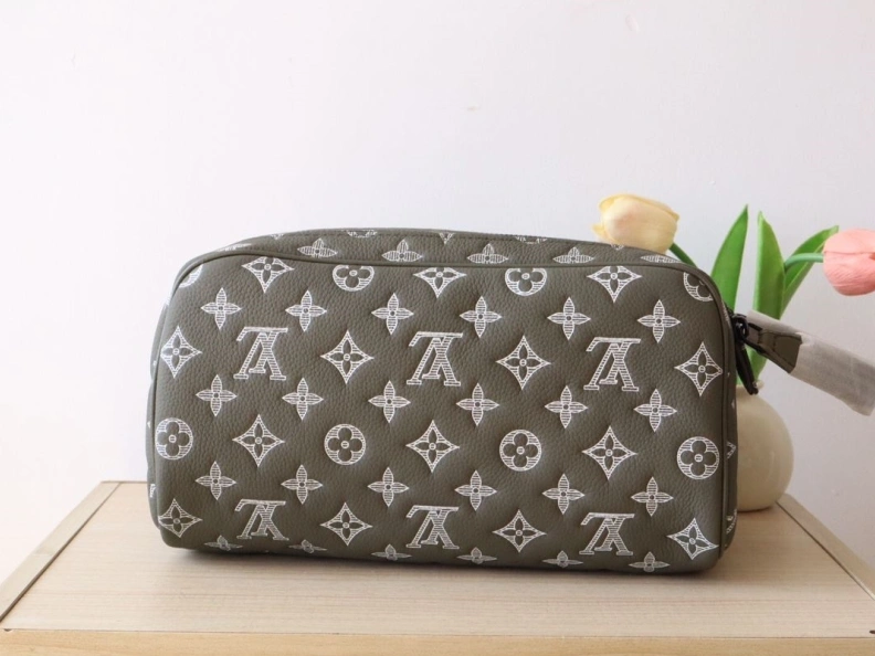 Efficient LX Cosmetic Bags 17892