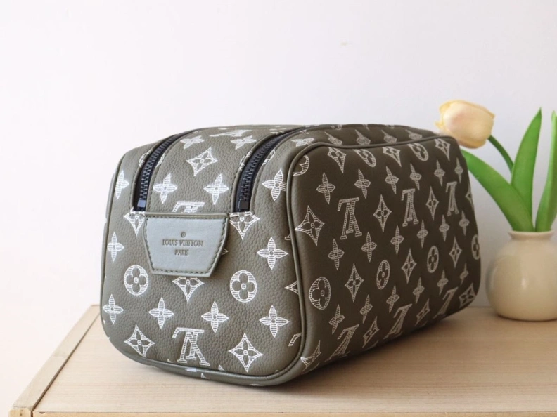 Efficient LX Cosmetic Bags 17892