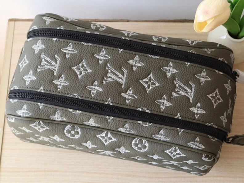 Efficient LX Cosmetic Bags 17892