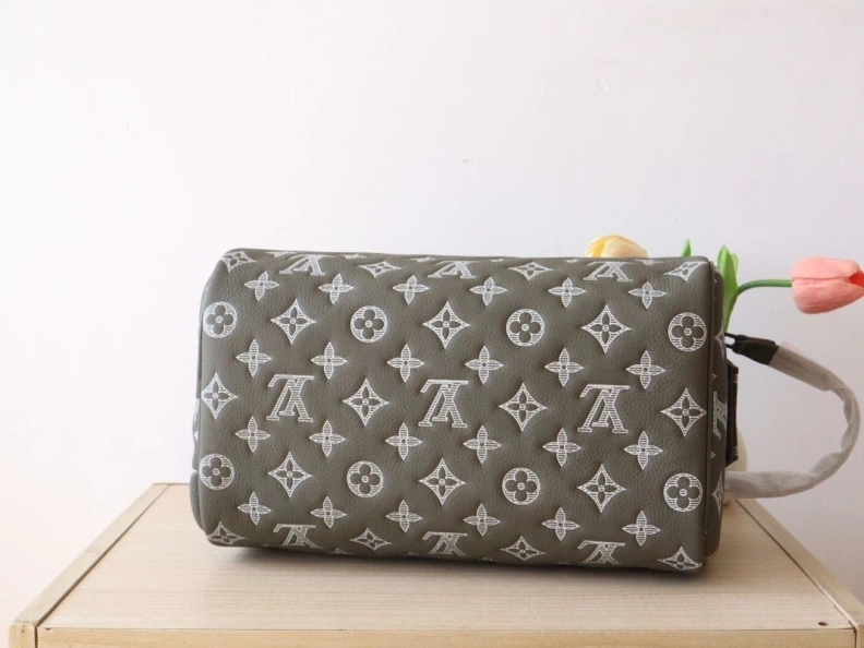 Efficient LX Cosmetic Bags 17892