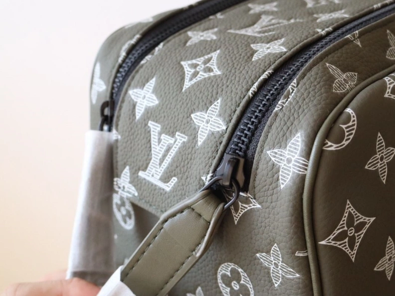 Efficient LX Cosmetic Bags 17892