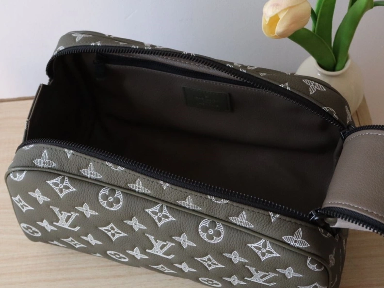 Efficient LX Cosmetic Bags 17892