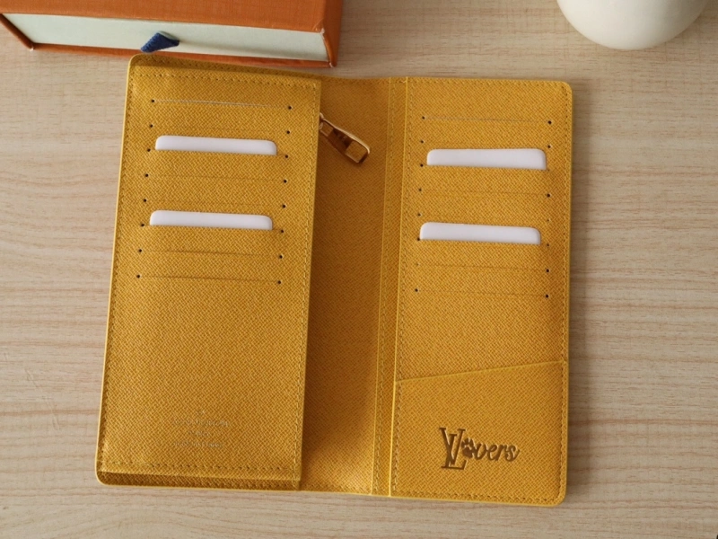 Lightweight LX Wallets 15853