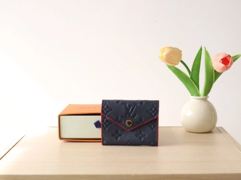 Sophisticated LX Wallets 12089