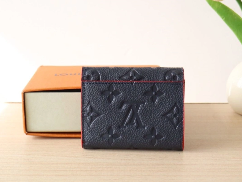 Sophisticated LX Wallets 12089