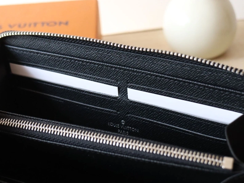 Trendsetting LX Wallets 12077