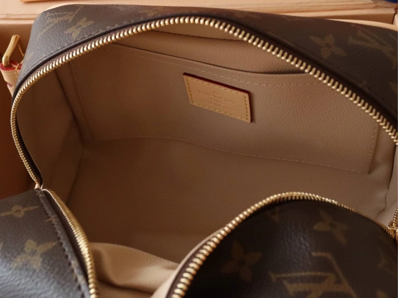 Fashionable LX Cosmetic Bags 12131