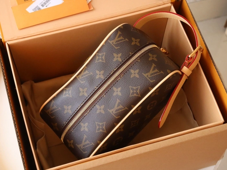 Fashionable LX Cosmetic Bags 12131