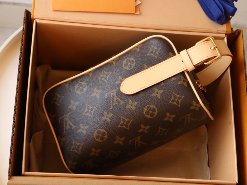 Fashionable LX Cosmetic Bags 12131