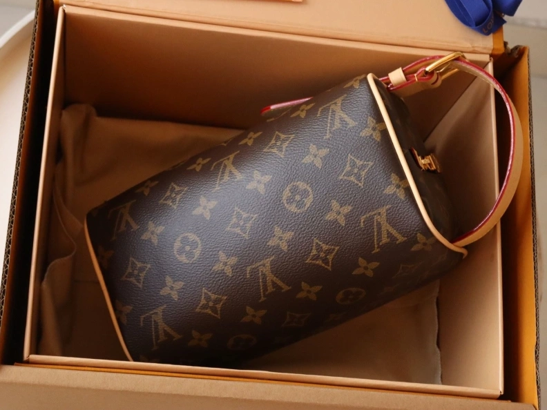 Fashionable LX Cosmetic Bags 12131